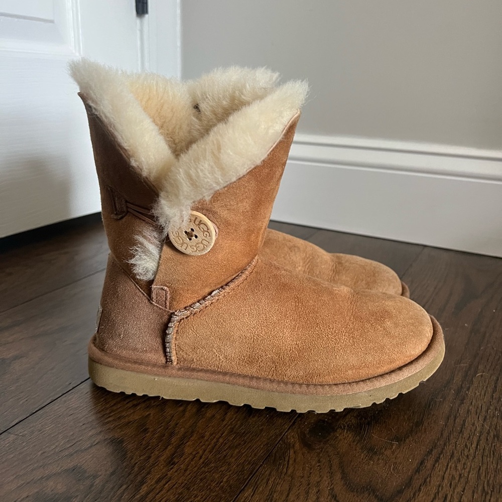 UGG Bailey Button Women’s Brown Boot
